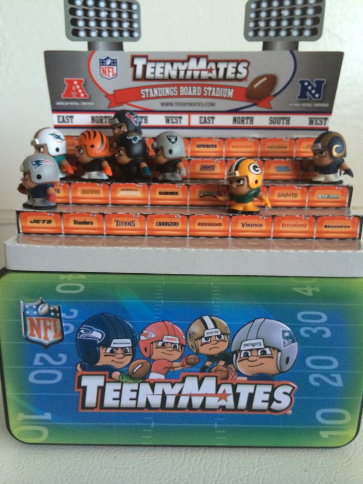 NFL TeenyMates Collectors Tin